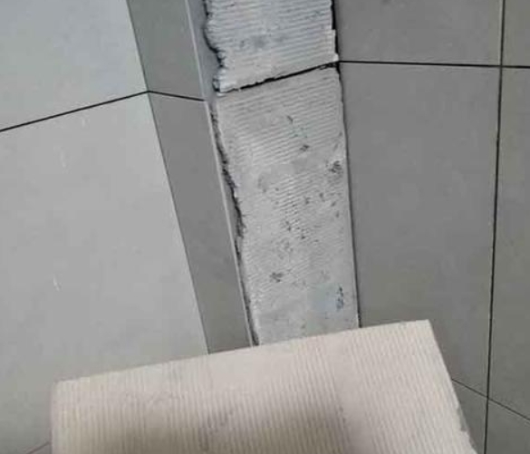 玛沁瓷砖空鼓维修公司分享下厨房瓷砖脱落的补救措施。